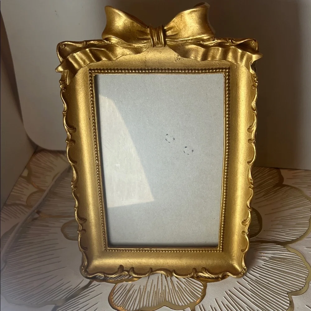 Elegant Gold Picture Frame with Bow Accent For 4x6 pictures - Picture 4 of 16